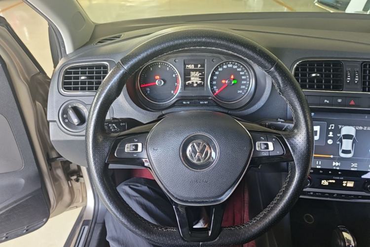 Used Volkswagen Polo 2016 1.6L Cross Polo Automatic Steering Wheel