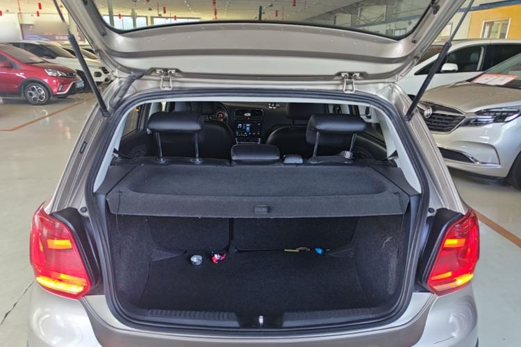 Used Volkswagen Polo 2016 1.6L Cross Polo Automatic Trunk