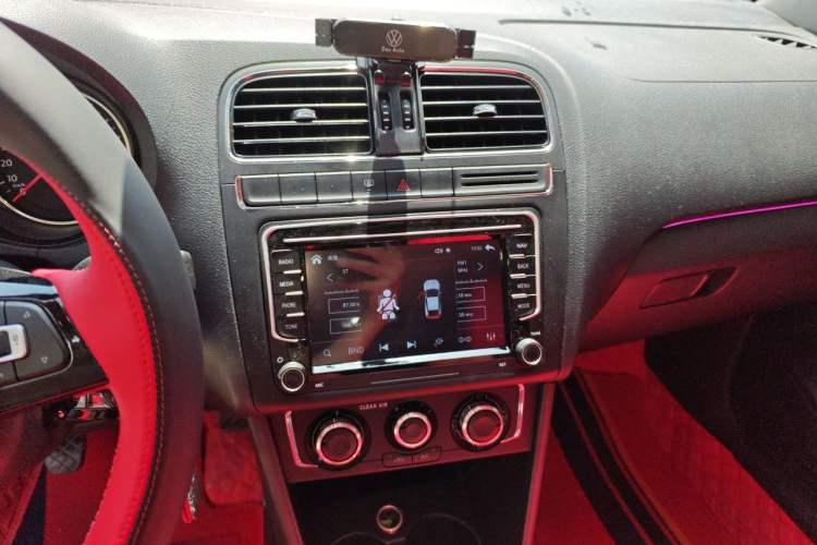 Used Volkswagen Polo 2016 1.6L Manual Comfort Model Audio And AC Panel