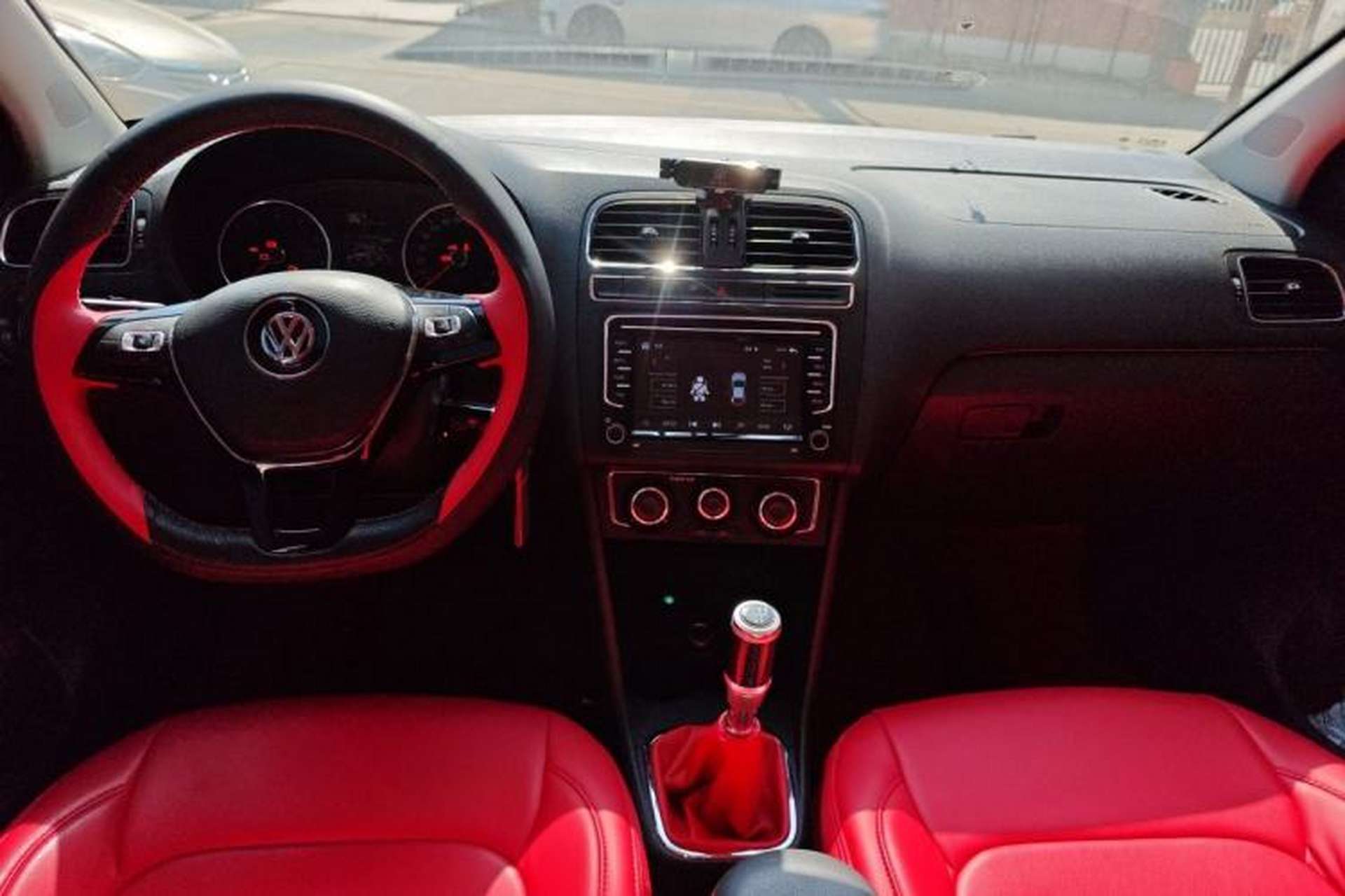 Used Volkswagen Polo 2016 1.6L Manual Comfort Model Center Console
