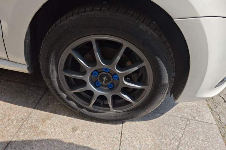 Used Volkswagen Polo 2016 1.6L Manual Comfort Model Right Front Wheel Hub