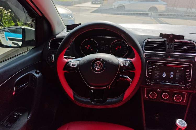 Used Volkswagen Polo 2016 1.6L Manual Comfort Model Steering Wheel