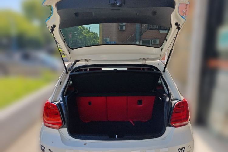 Used Volkswagen Polo 2016 1.6L Manual Comfort Model Trunk