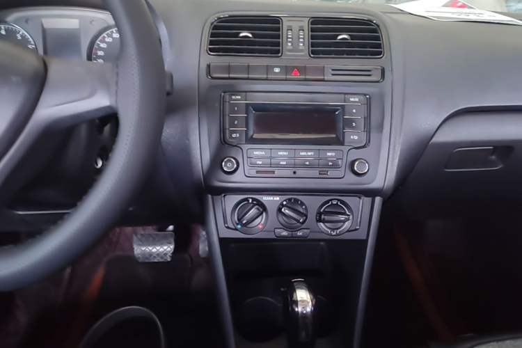 Used Volkswagen Polo 2016 1.4L Cross Polo Automatic Center Console