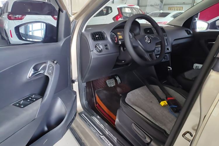 Used Volkswagen Polo 2016 1.4L Cross Polo Automatic Driver Seat
