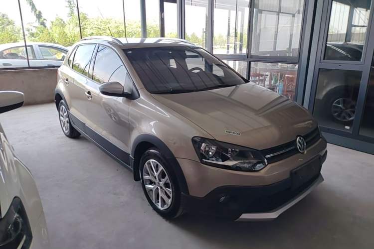 Used Volkswagen Polo 2016 1.4L Cross Polo Automatic Front Right 45 Deg