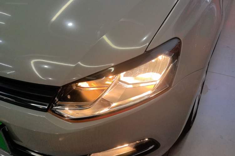 Used Volkswagen Polo 2016 1.6L Automatic Comfort Model Left Front Headlight