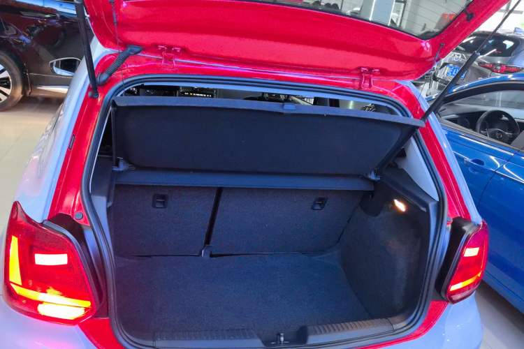 Used Volkswagen Polo 2016 1.6L Automatic Comfort Model Trunk