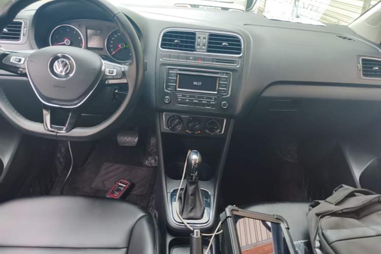 Used Volkswagen Polo 2016 1.6L Automatic Comfort Model Audio And AC Panel