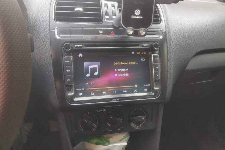 Used Volkswagen Polo 2016 1.4L Manual Fashion Model Audio And AC Panel