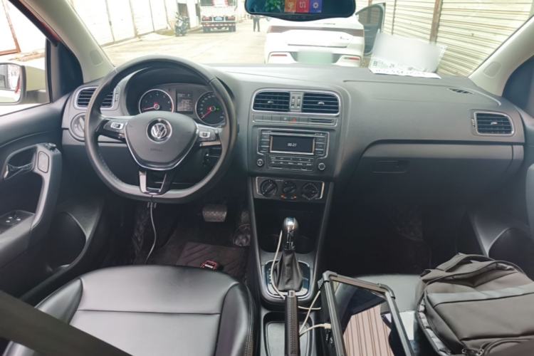 Used Volkswagen Polo 2016 1.6L Automatic Comfort Model Center Console