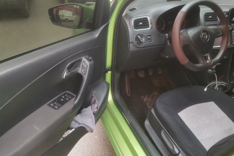 Used Volkswagen Polo 2016 1.4L Manual Fashion Model Driver Seat