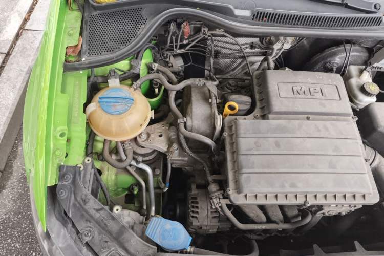 Used Volkswagen Polo 2016 1.4L Automatic Trendy Model Engine Bay Right