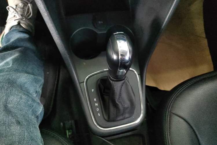 Used Volkswagen Polo 2016 1.4L Automatic Trendy Model Gear Lever