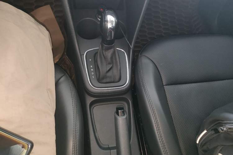 Used Volkswagen Polo 2016 1.4L Automatic Trendy Model Gear Lever