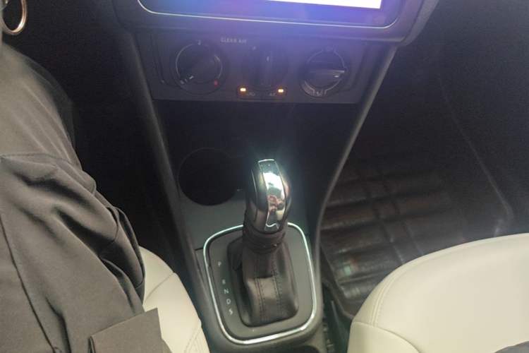 Used Volkswagen Polo 2016 1.4L Automatic Trendy Model Gear Lever