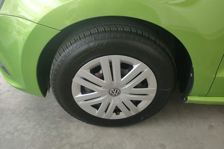 Used Volkswagen Polo 2016 1.4L Automatic Trendy Model Left Front Wheel Hub