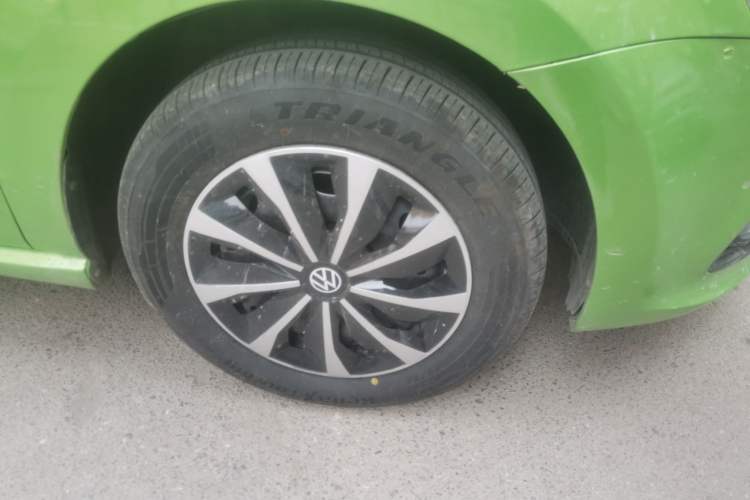 Used Volkswagen Polo 2016 1.4L Manual Fashion Model Right Front Wheel Hub