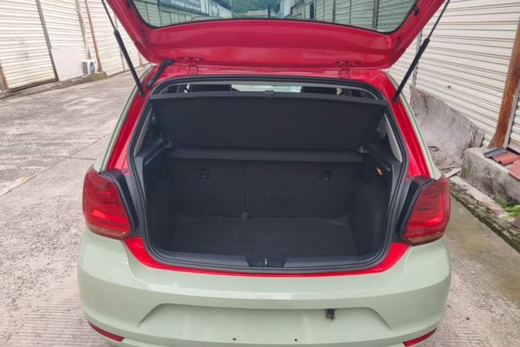 Used Volkswagen Polo 2016 1.6L Automatic Comfort Model Trunk