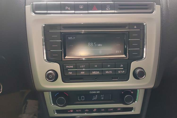 Used Volkswagen Polo 2016 1.6L Cross Polo Automatic Audio And AC Panel