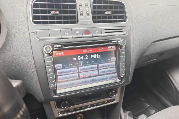 Used Volkswagen Polo 2016 1.6L Cross Polo Automatic Audio And AC Panel