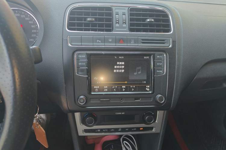 Used Volkswagen Polo 2016 1.6L Cross Polo Automatic Audio And AC Panel