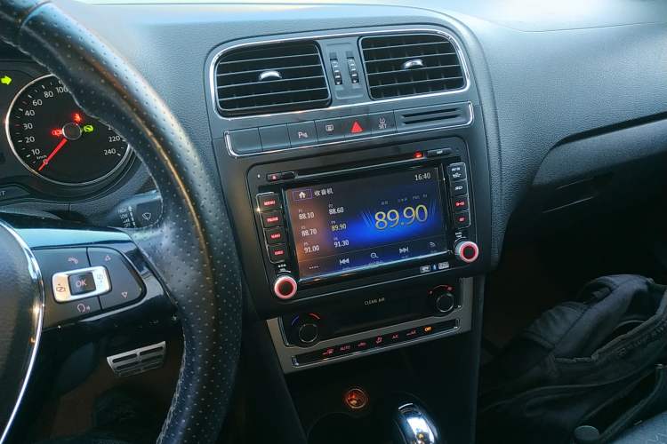 Used Volkswagen Polo 2016 1.6L Cross Polo Automatic Audio And AC Panel