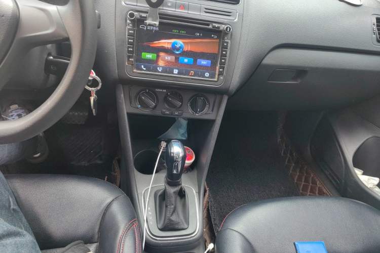Used Volkswagen Polo 2016 1.4L Cross Polo Automatic Audio And AC Panel