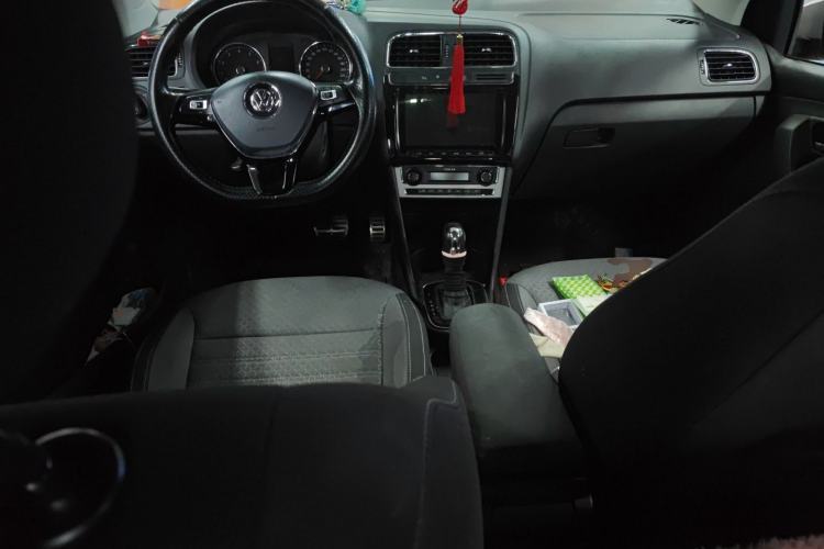 Used Volkswagen Polo 2016 1.6L Cross Polo Automatic Center Console