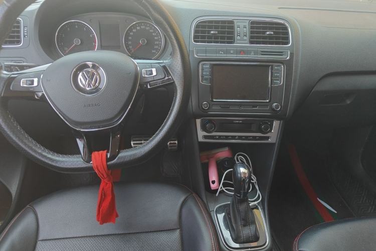 Used Volkswagen Polo 2016 1.6L Cross Polo Automatic Center Console