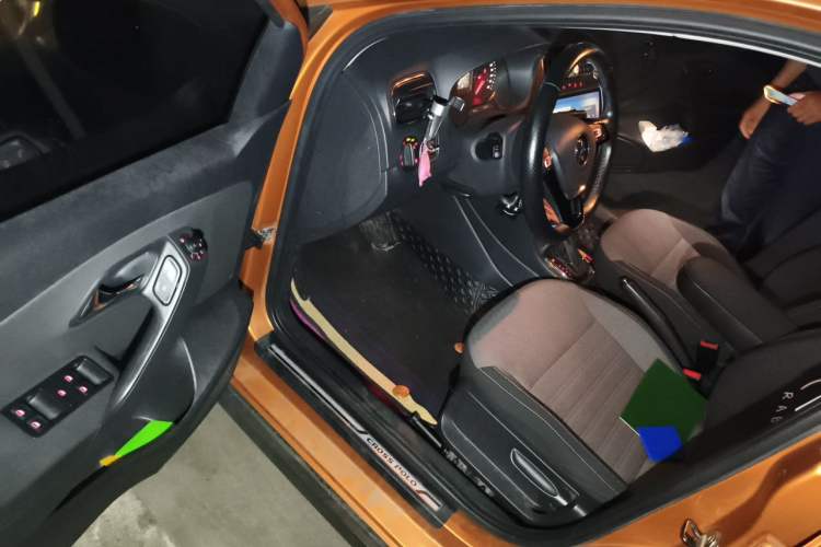 Used Volkswagen Polo 2016 1.6L Cross Polo Automatic Driver Seat