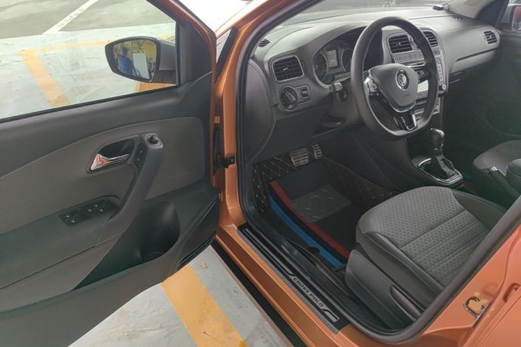 Used Volkswagen Polo 2016 1.6L Cross Polo Automatic Driver Seat