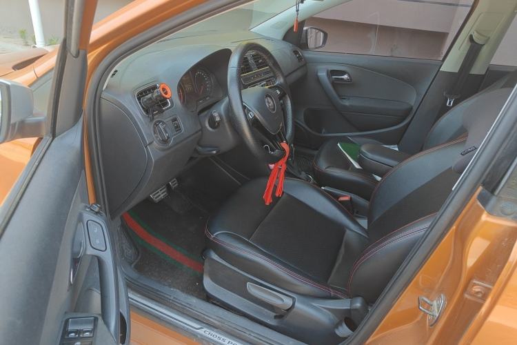 Used Volkswagen Polo 2016 1.6L Cross Polo Automatic Driver Seat