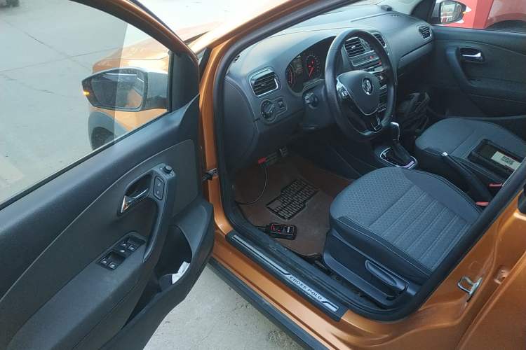 Used Volkswagen Polo 2016 1.6L Cross Polo Automatic Driver Seat