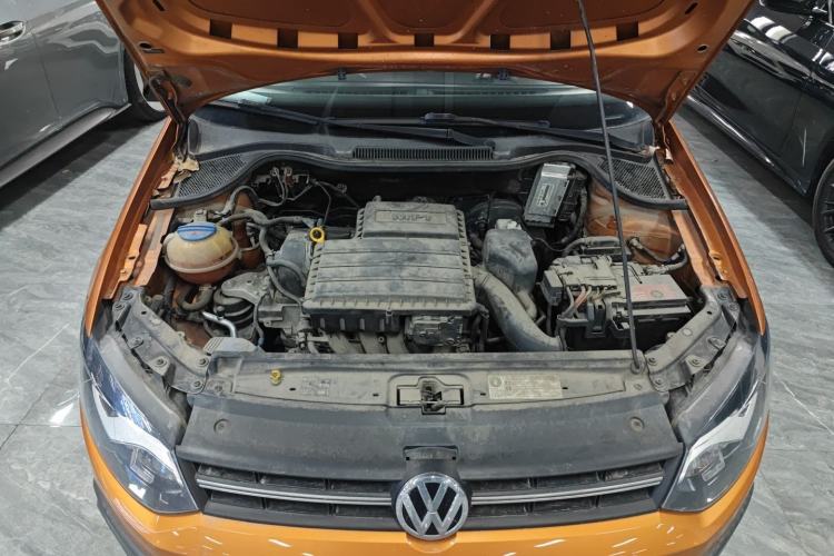 Used Volkswagen Polo 2016 1.6L Cross Polo Automatic Engine Bay