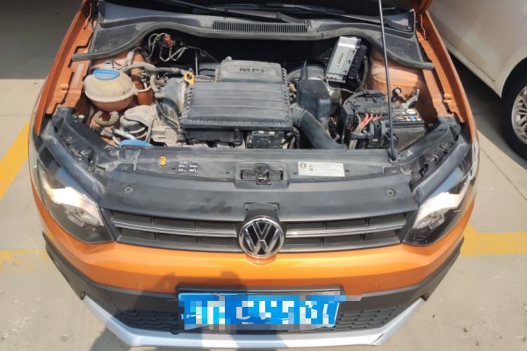 Used Volkswagen Polo 2016 1.6L Cross Polo Automatic Engine Bay