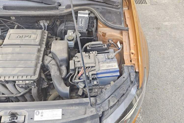 Used Volkswagen Polo 2016 1.6L Cross Polo Automatic Engine Bay Left