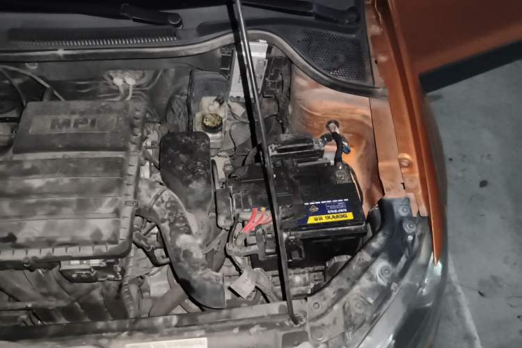 Used Volkswagen Polo 2016 1.6L Cross Polo Automatic Engine Bay Left