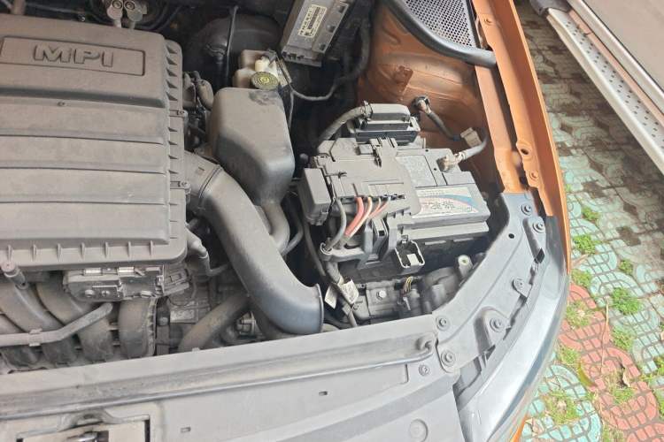 Used Volkswagen Polo 2016 1.6L Cross Polo Automatic Engine Bay Left