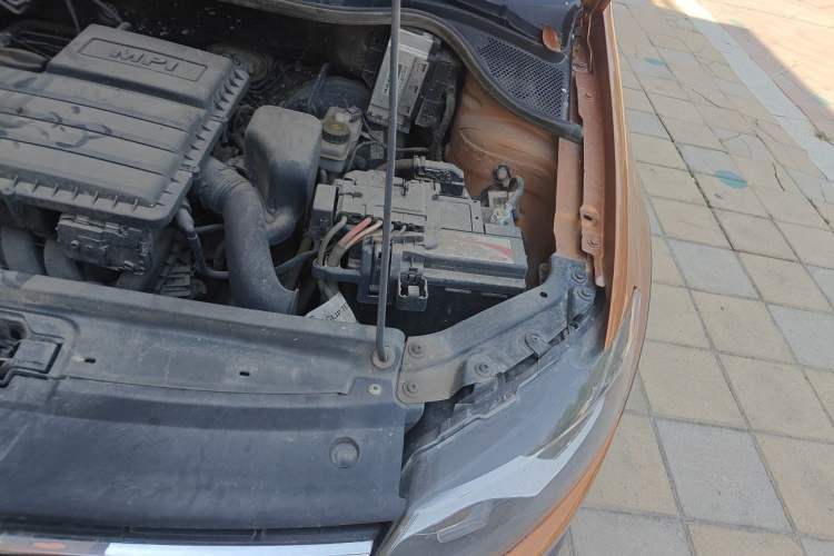 Used Volkswagen Polo 2016 1.6L Cross Polo Automatic Engine Bay Left