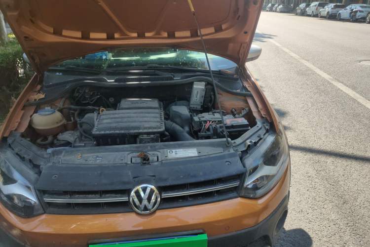 Used Volkswagen Polo 2016 1.6L Cross Polo Automatic Engine Bay Left