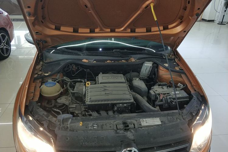 Used Volkswagen Polo 2016 1.6L Cross Polo Automatic Engine Bay