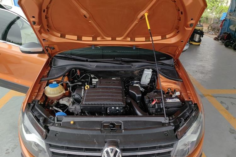 Used Volkswagen Polo 2016 1.6L Cross Polo Automatic Engine Bay