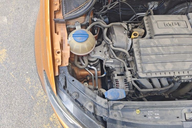 Used Volkswagen Polo 2016 1.6L Cross Polo Automatic Engine Bay Right