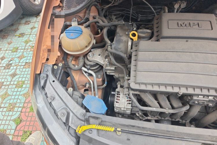Used Volkswagen Polo 2016 1.6L Cross Polo Automatic Engine Bay Right