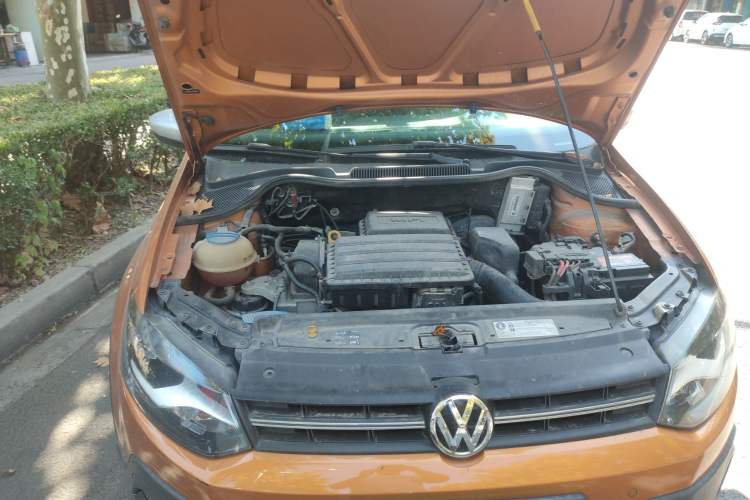 Used Volkswagen Polo 2016 1.6L Cross Polo Automatic Engine Bay Right
