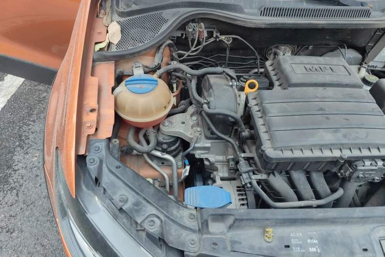 Used Volkswagen Polo 2016 1.4L Cross Polo Automatic Engine Bay Right