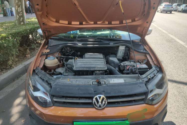 Used Volkswagen Polo 2016 1.6L Cross Polo Automatic Engine Bay