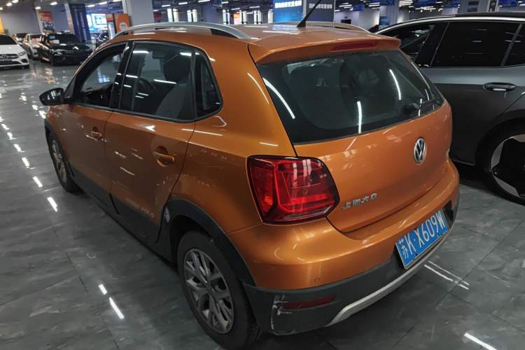 Used Volkswagen Polo 2016 1.6L Cross Polo Automatic Exterior 2