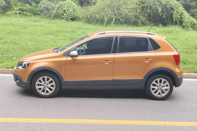 Used Volkswagen Polo 2016 1.4L Cross Polo Automatic Exterior 2